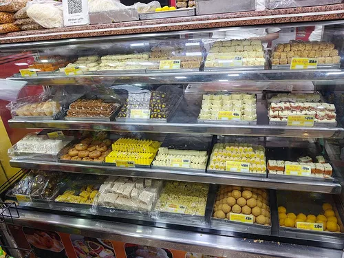 Diwali Mithai and Dry Fruit Boxes: Shelf Life and Delivery