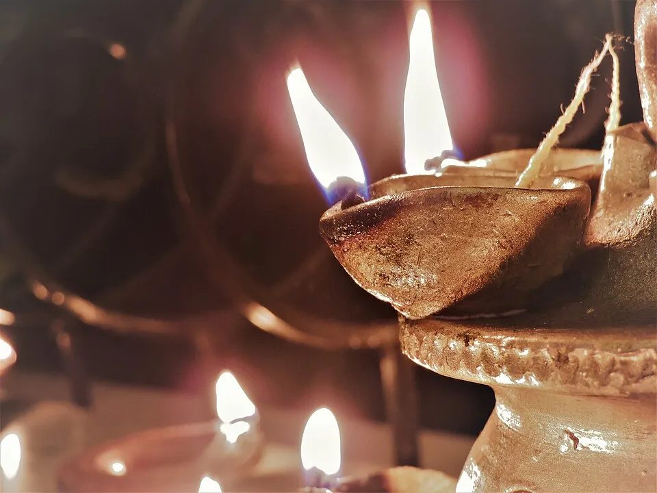 Diyas & festive lamps