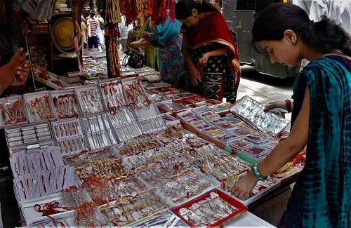Rakhis & rakhi gift sets